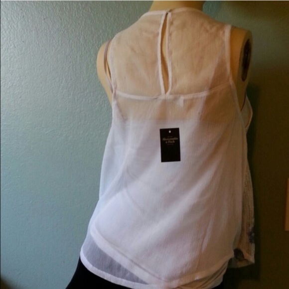 New Abercrombie and Fitch • Sequin Floral Top - Picture 3 of 3